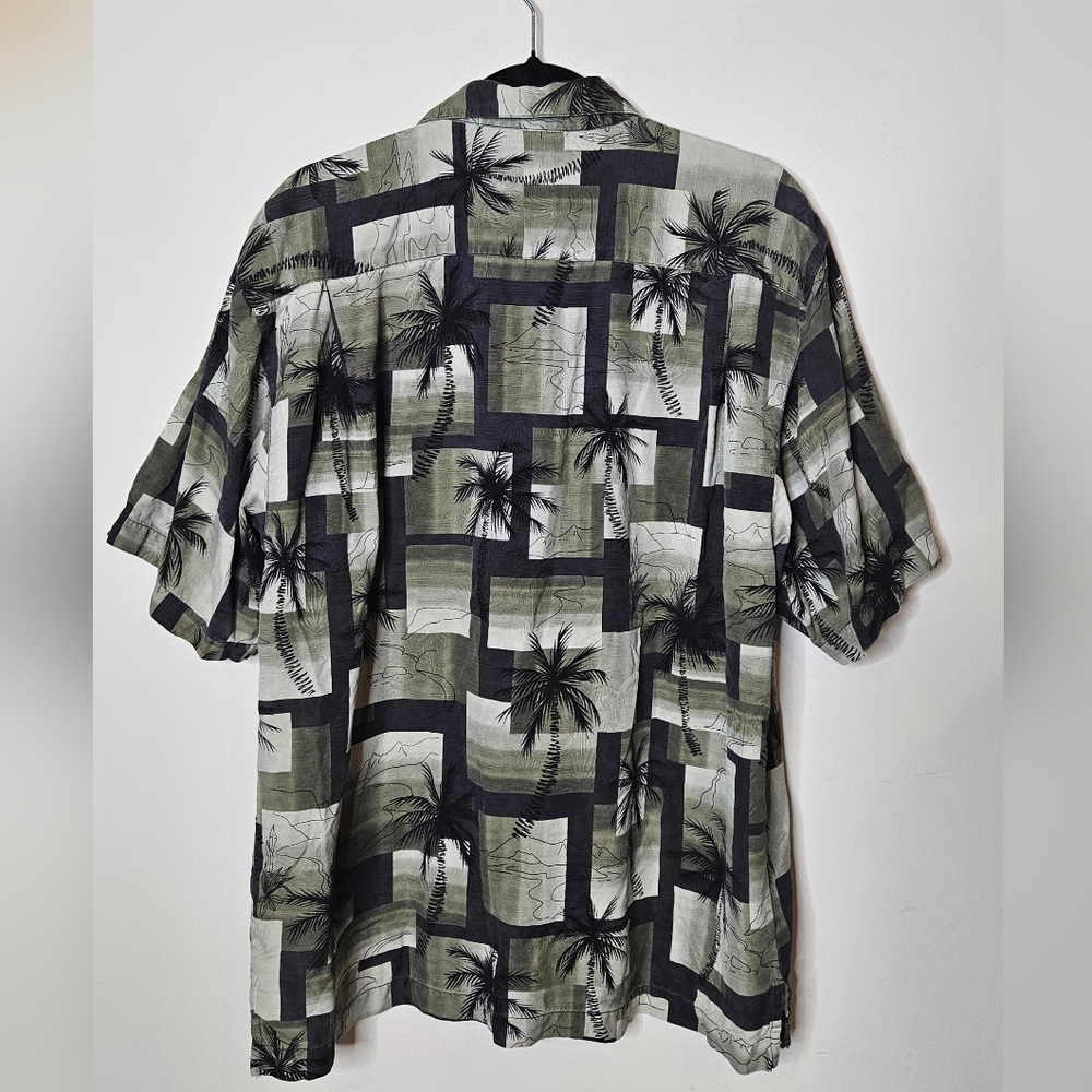 Tommy Bahama 100% Silk Mens Medium Tropical Print Hawaiian Shirt Green Black - Picture 3 of 3